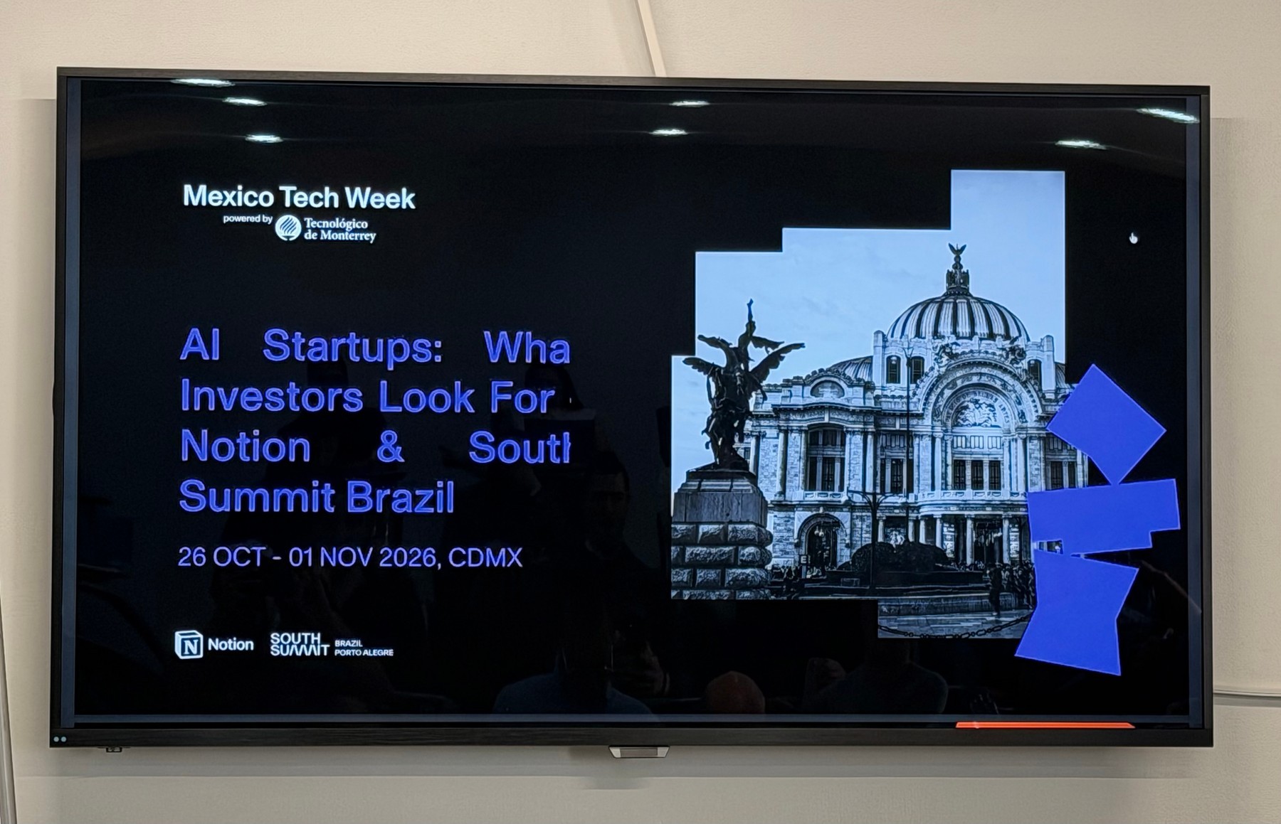 Tela com a apresentação do painel AI Startups: What Investors Look For, de Notion e South Summit Brazil, na Mexico Tech Week 2026.