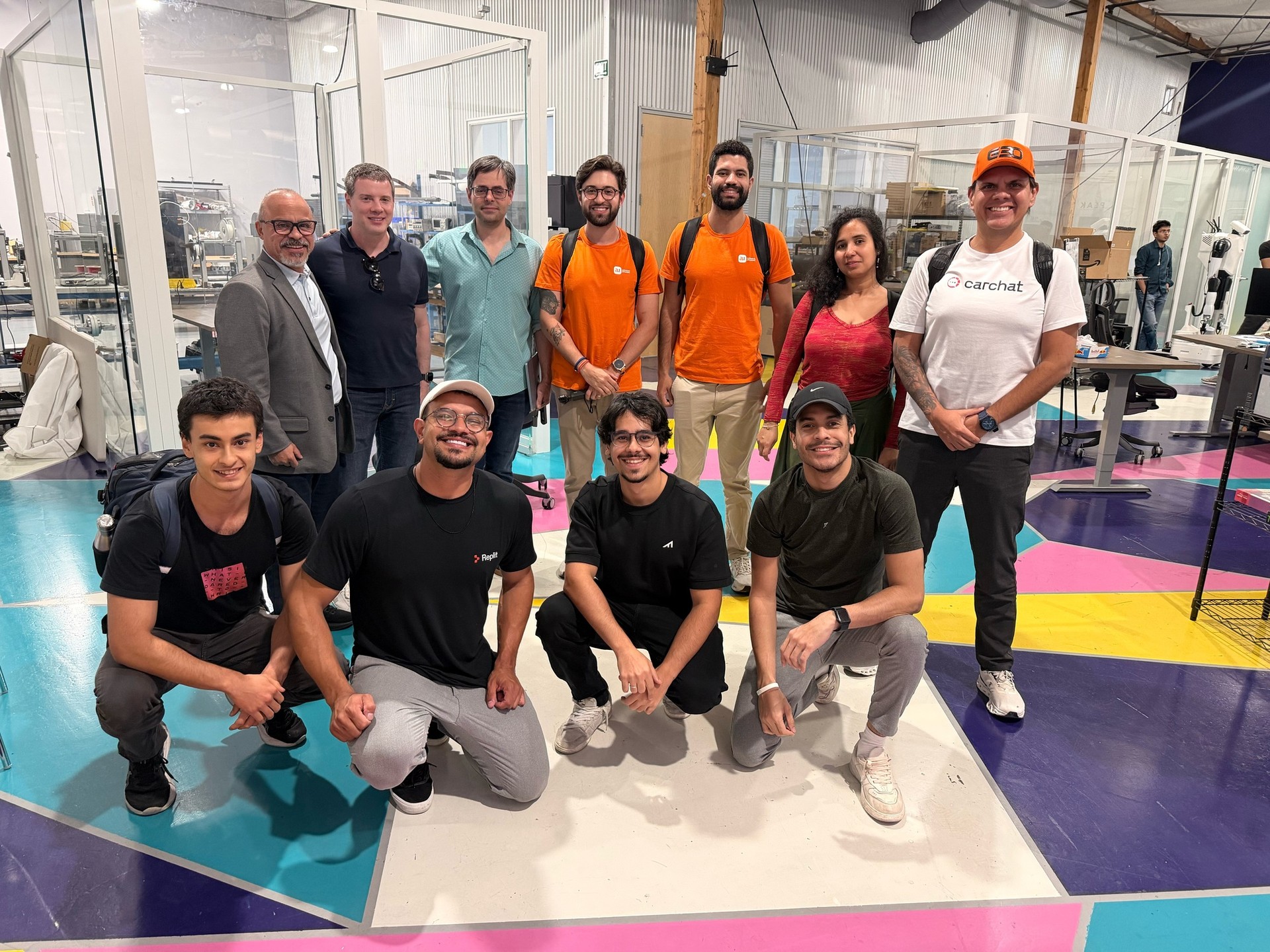 Participantes da missão NewHack reunidos no espaço do Circuit Launch