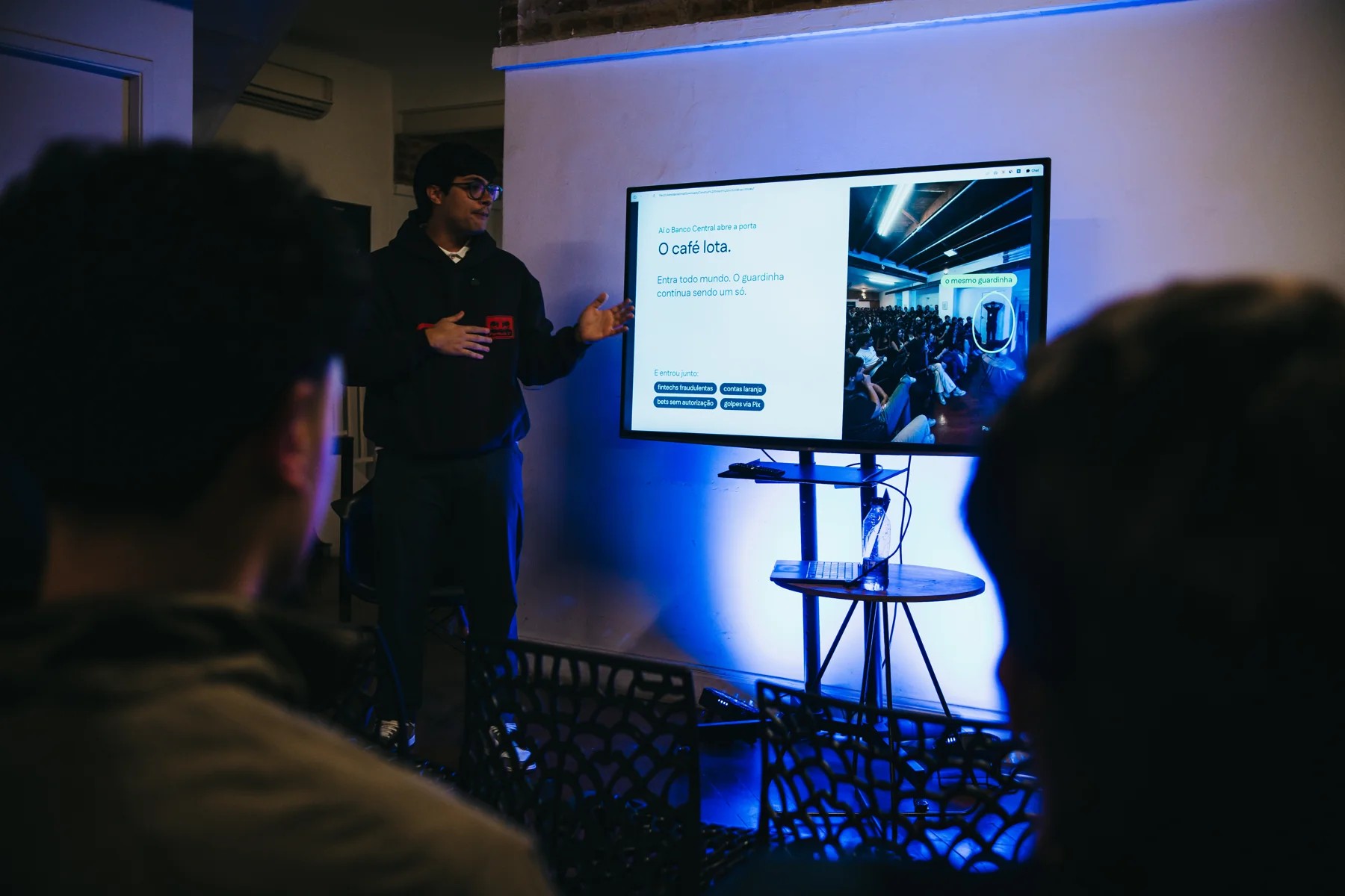 A presentation on a screen during the Open Class, seen from the audience.