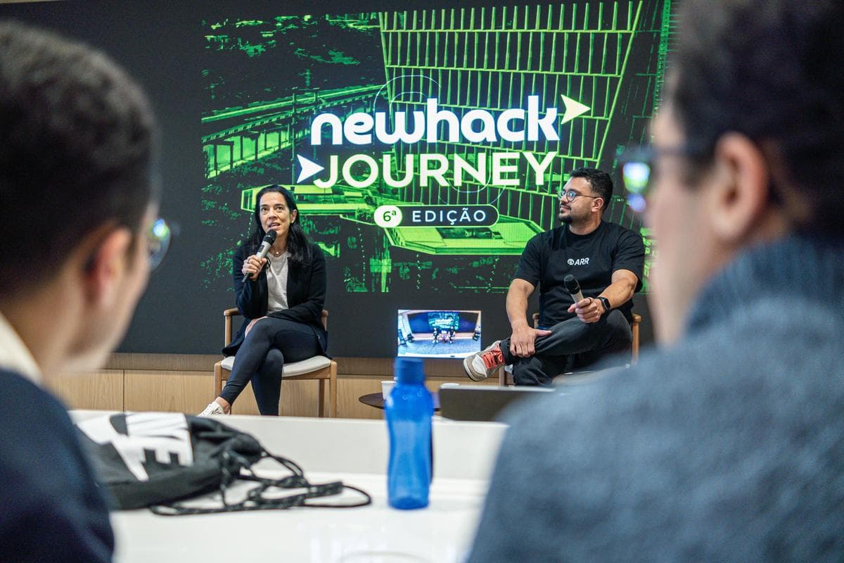 Painel com especialistas e founders
