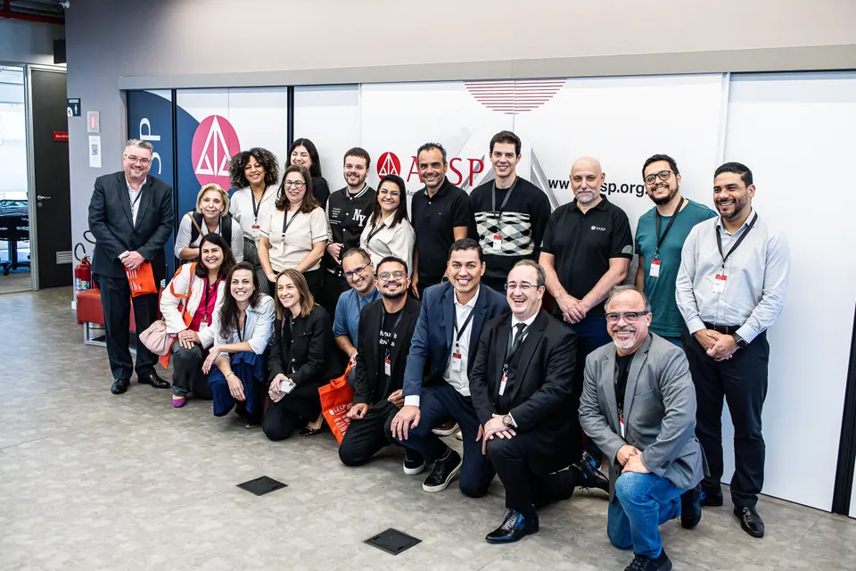 Participantes da primeira edição da Missão AASP São Paulo reunidos na AASP