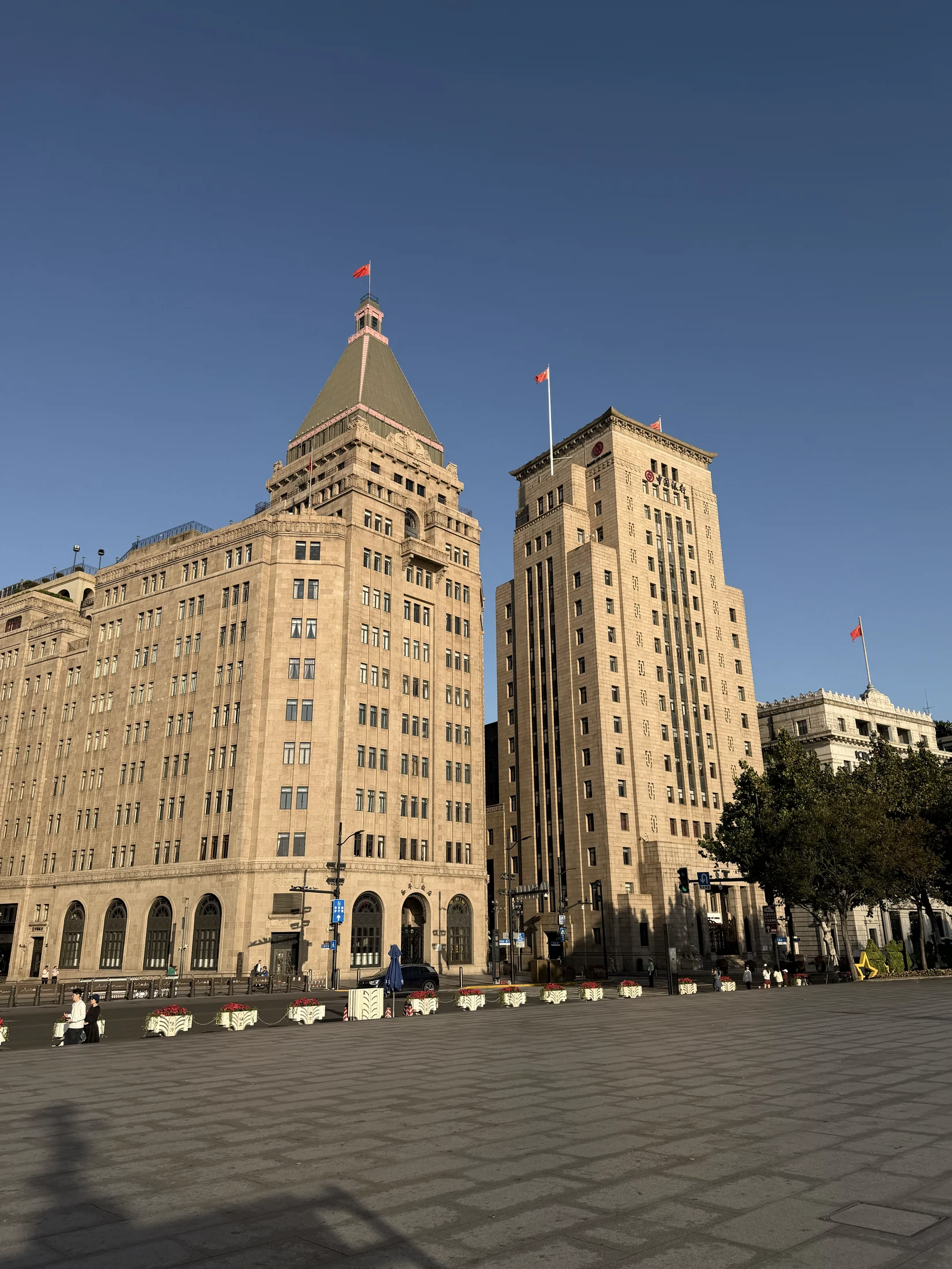 Edifícios de Xangai iluminados pelo sol.