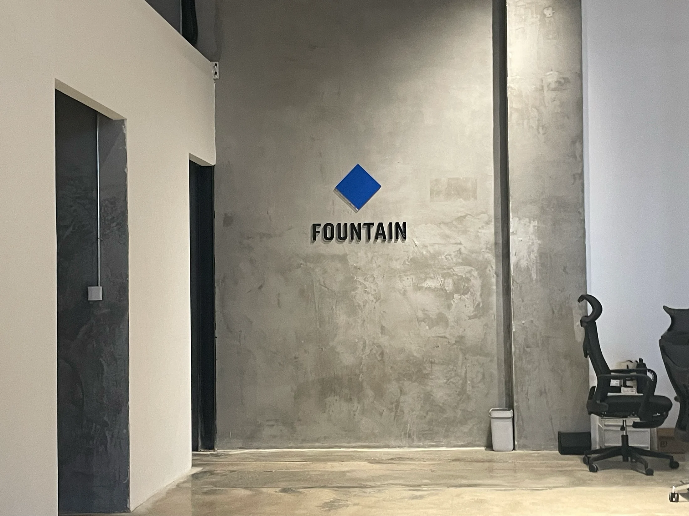 Identificação da Fountain e detalhe do ambiente de trabalho.
