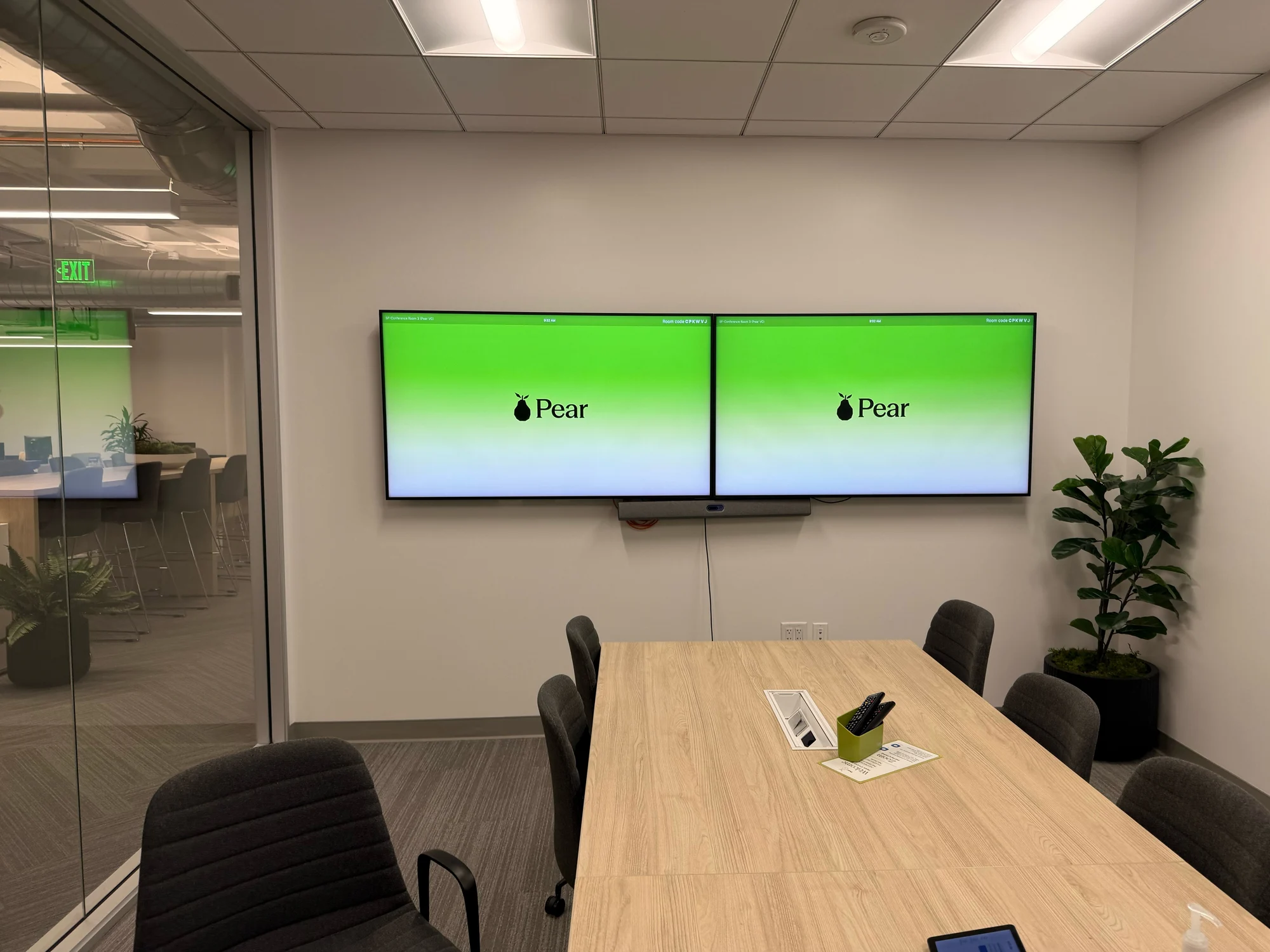 Registro 8 da visita à Hexagon e ao Milo na Pear VC em Pear VC, San Francisco