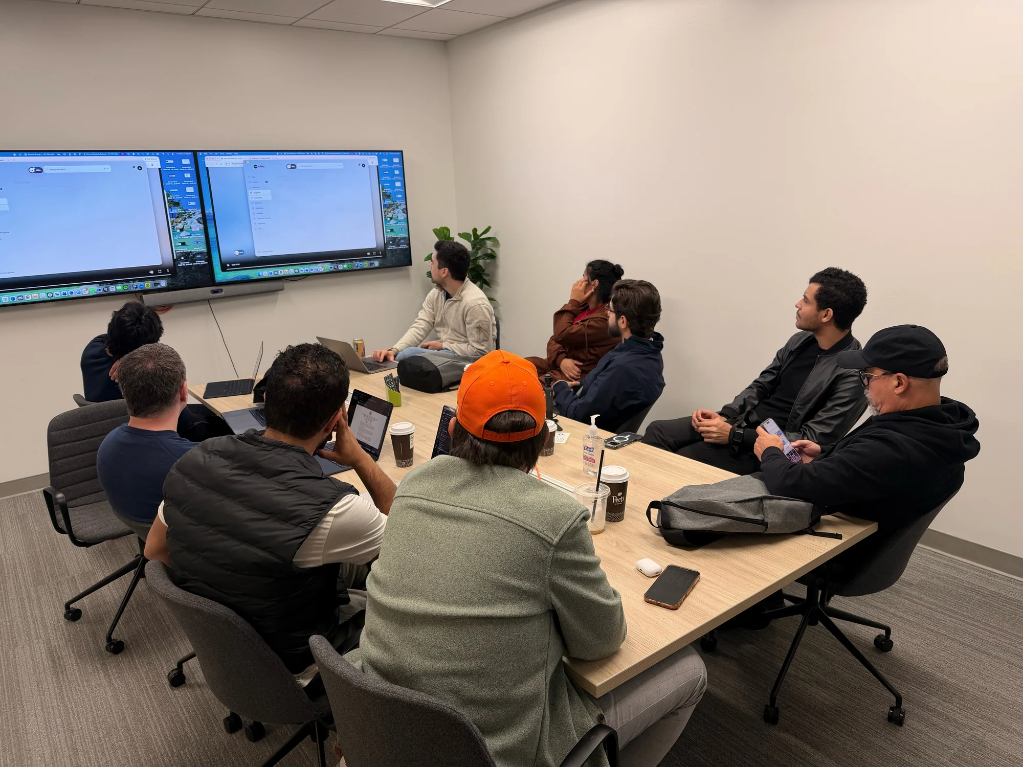 Registro 2 da visita à Hexagon e ao Milo na Pear VC em Pear VC, San Francisco