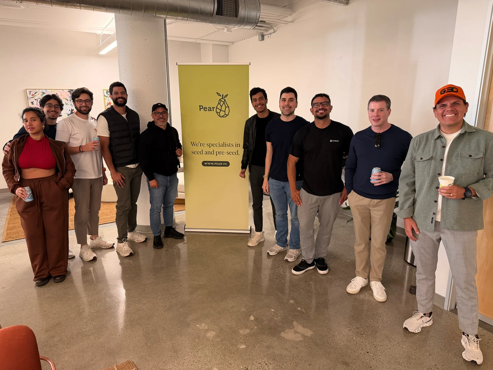 Registro 13 da visita à Hexagon e ao Milo na Pear VC em Pear VC, San Francisco